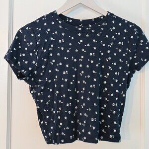 Hollister Women’s Navy Blue Floral Cotton Crew Baby Tee - Size Medium